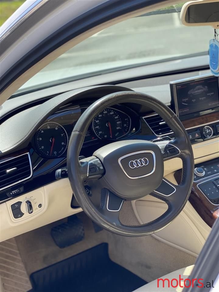 2011' Audi A8 photo #5