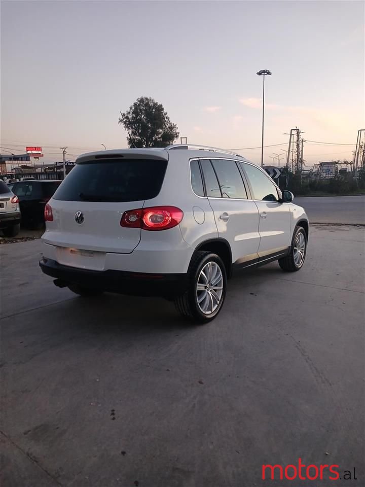 2010' Volkswagen Tiguan photo #6