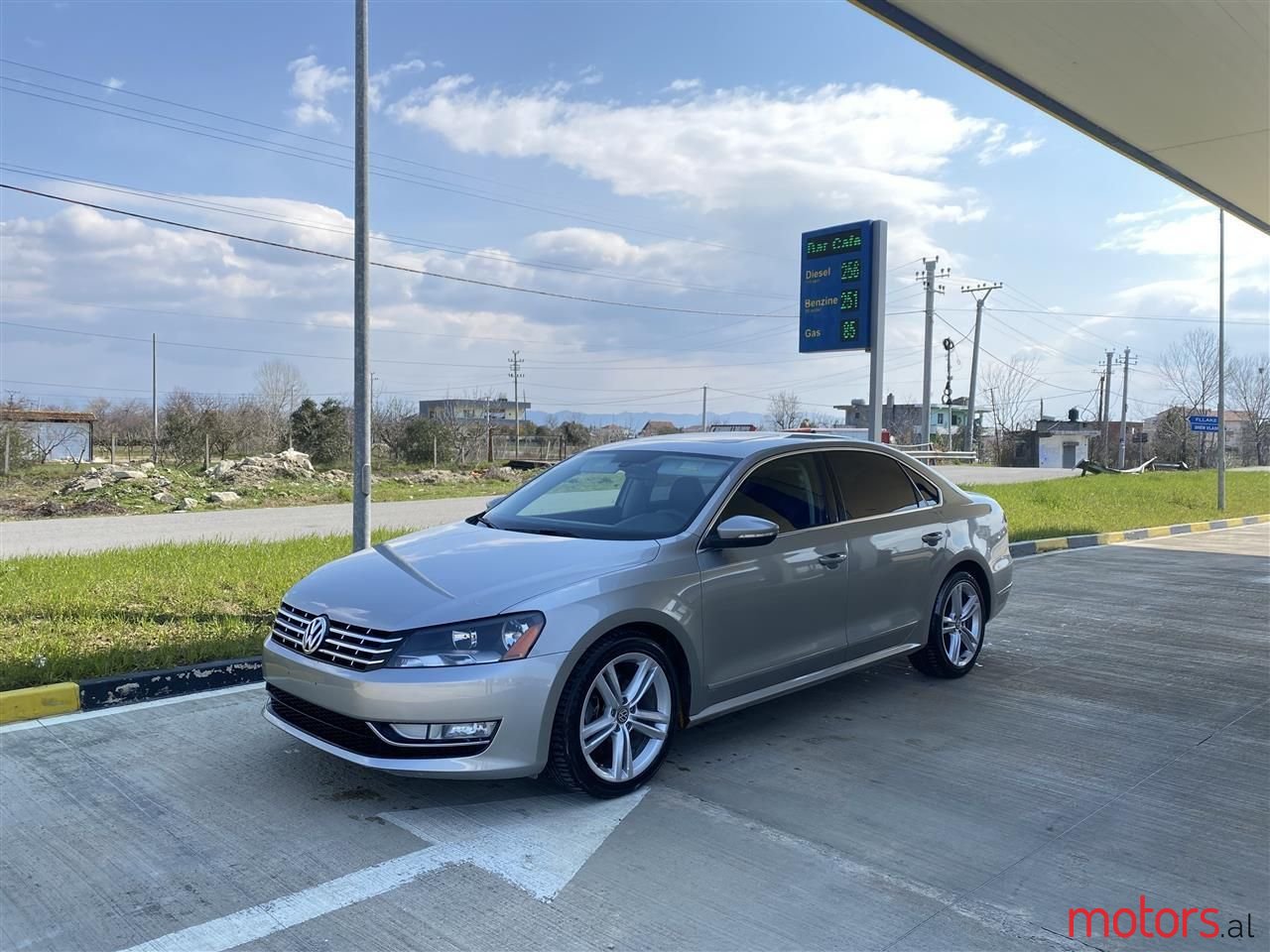 2013' Volkswagen Passat photo #1
