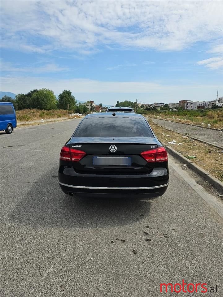 2012' Volkswagen Passat photo #5