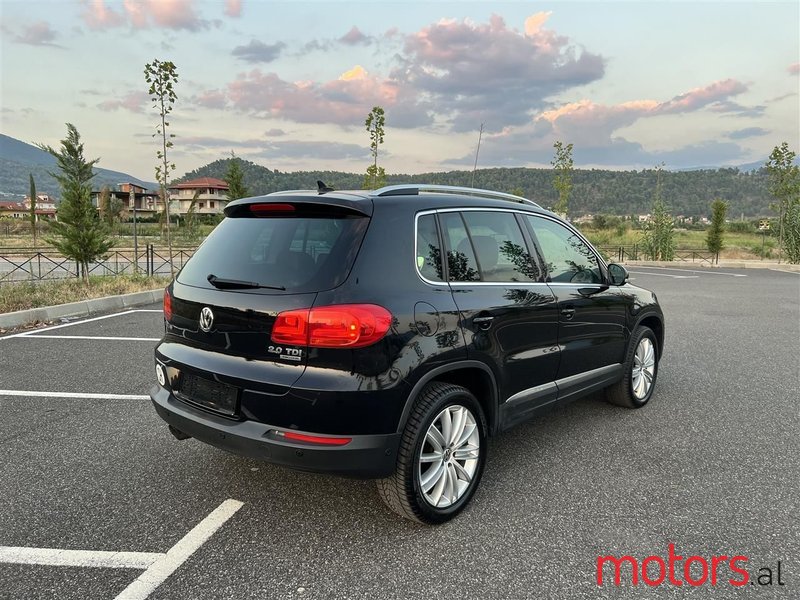 2012' Volkswagen Tiguan photo #2