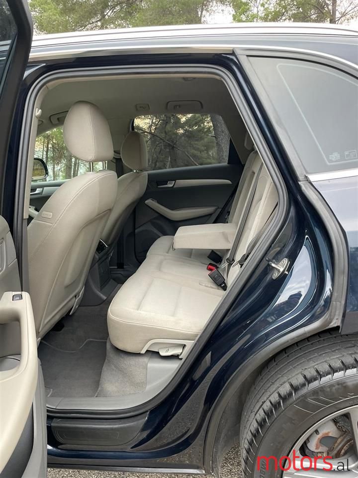 2010' Audi Q5 photo #5