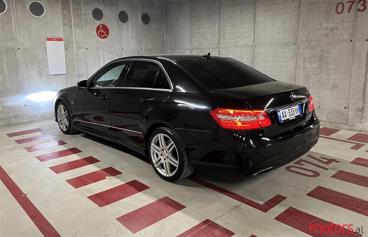 2012' Mercedes-Benz E 200 photo #6