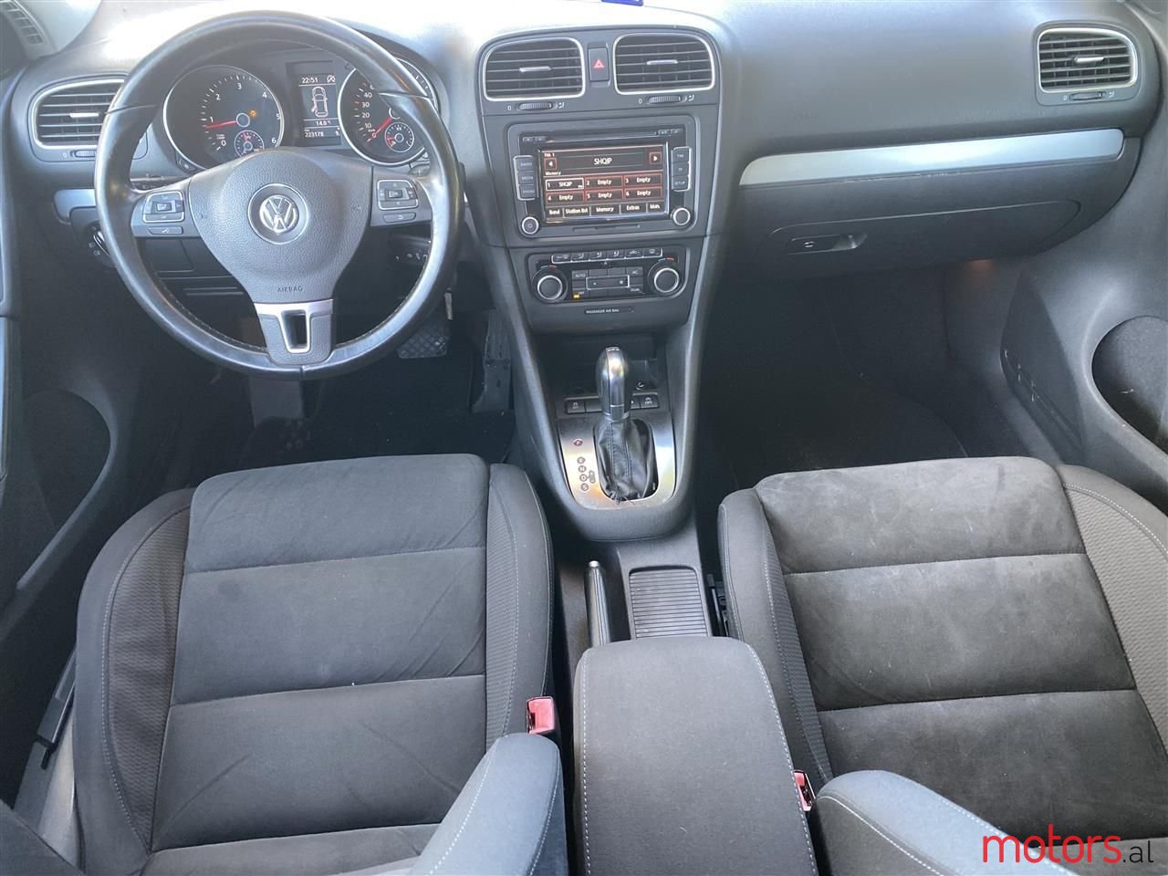 2011' Volkswagen Golf photo #4