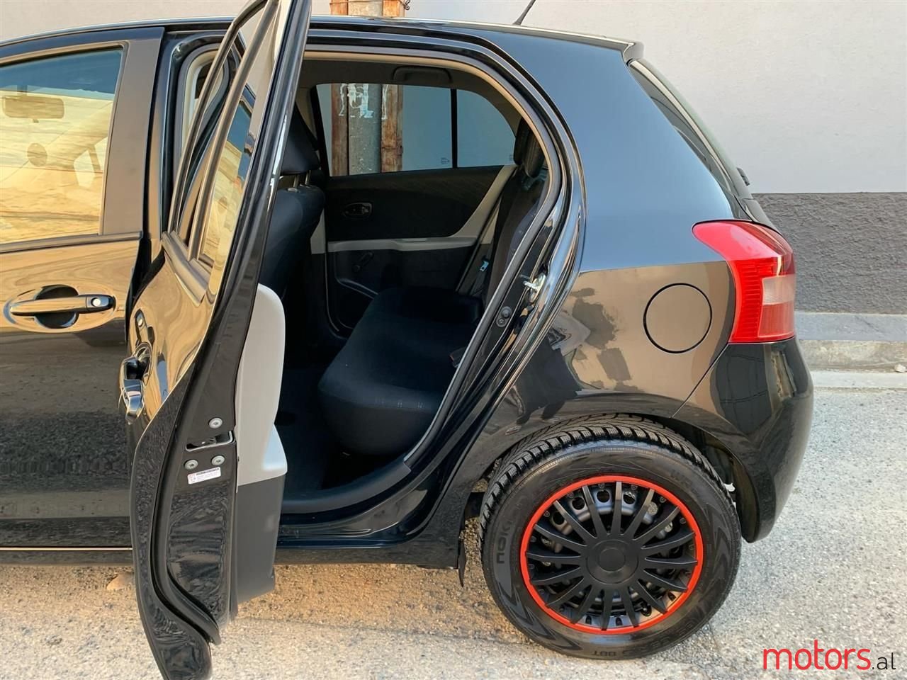 2007' Toyota Yaris photo #2