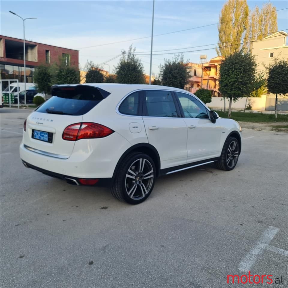 2012' Porsche Cayenne photo #5