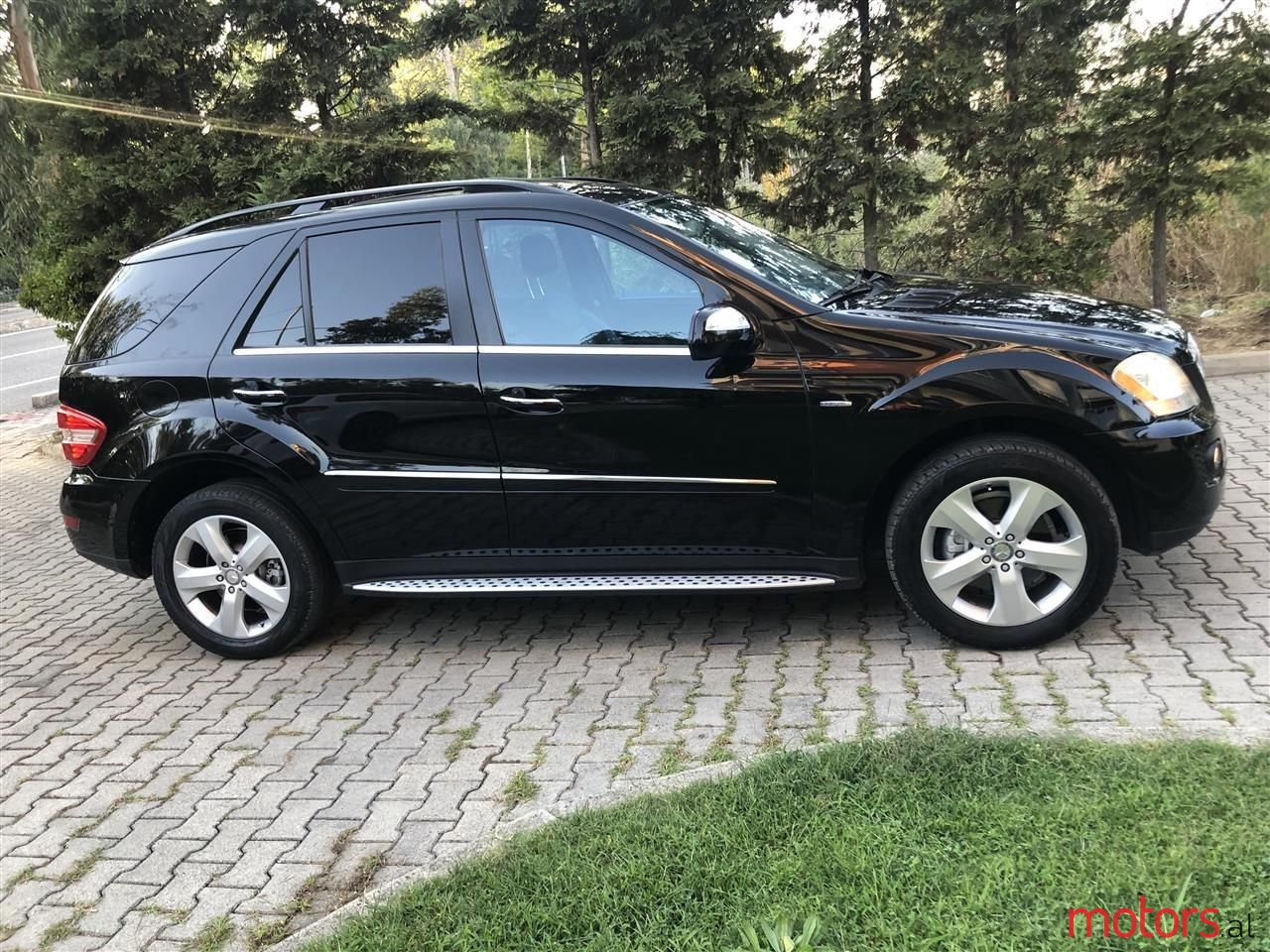 2010' Mercedes-Benz ML 350 photo #2