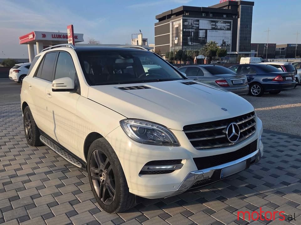 2013' Mercedes-Benz 350 photo #2