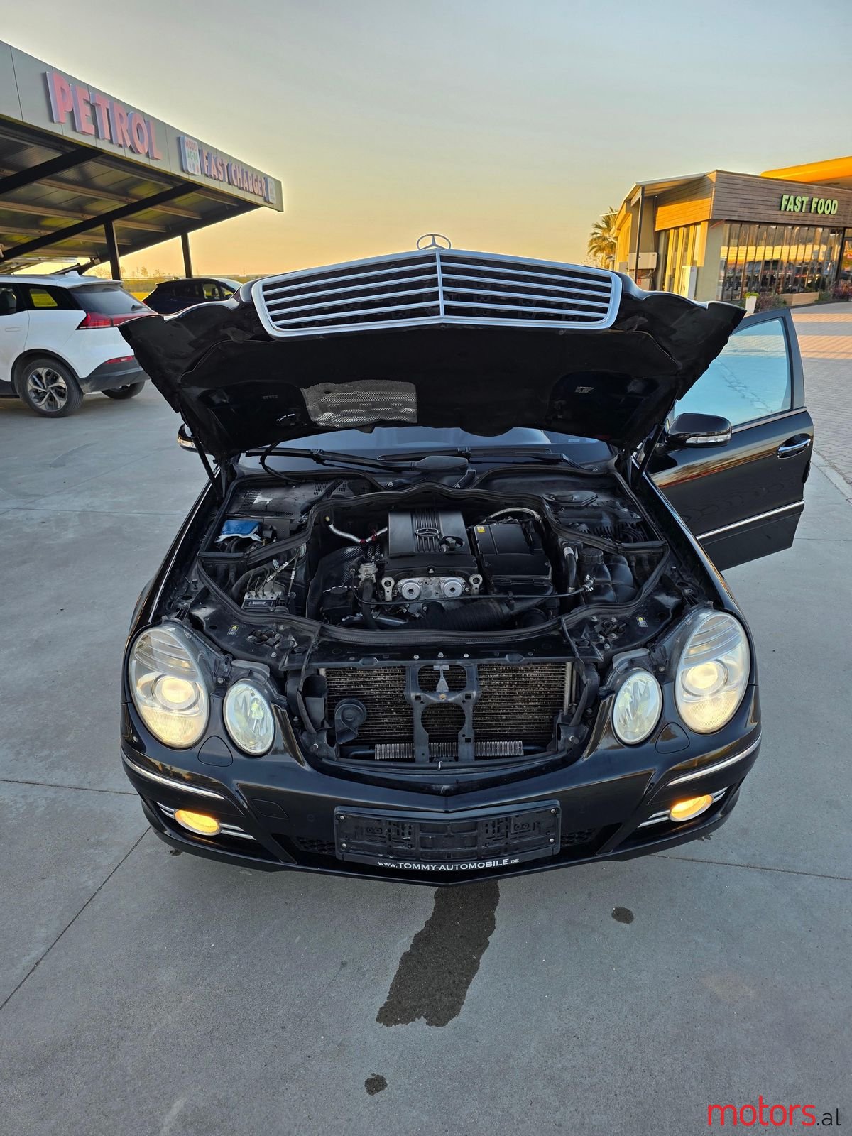 2008' Mercedes-Benz E 200 photo #3