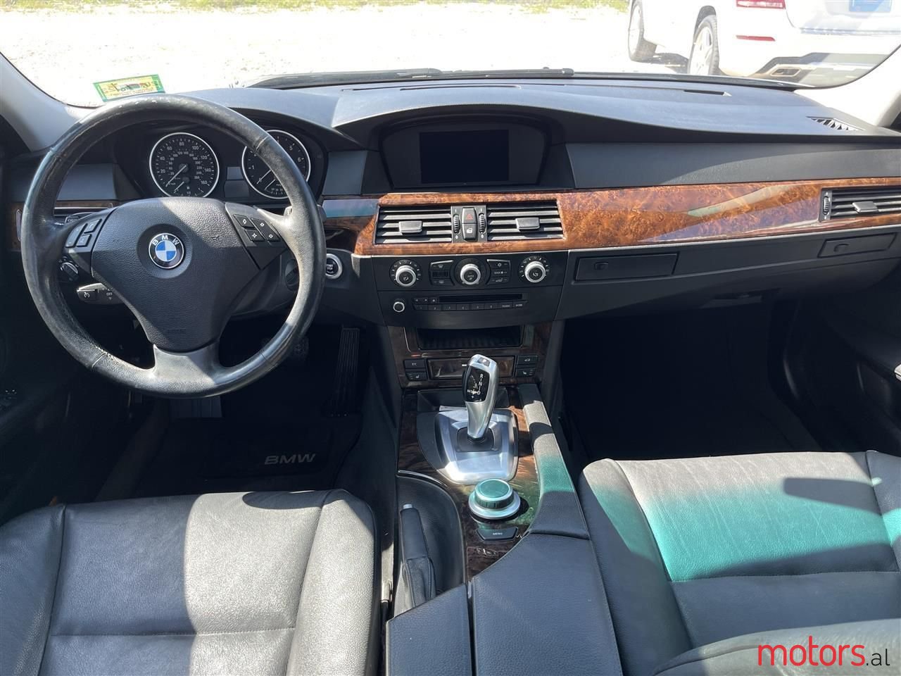 2008' BMW 528 photo #6