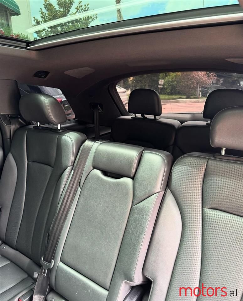 2018' Audi Q7 photo #3