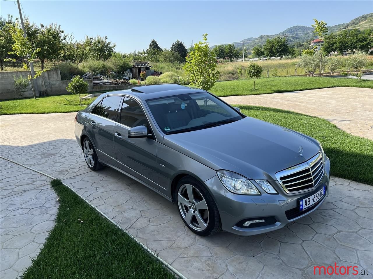 2009' Mercedes-Benz E 350 photo #2