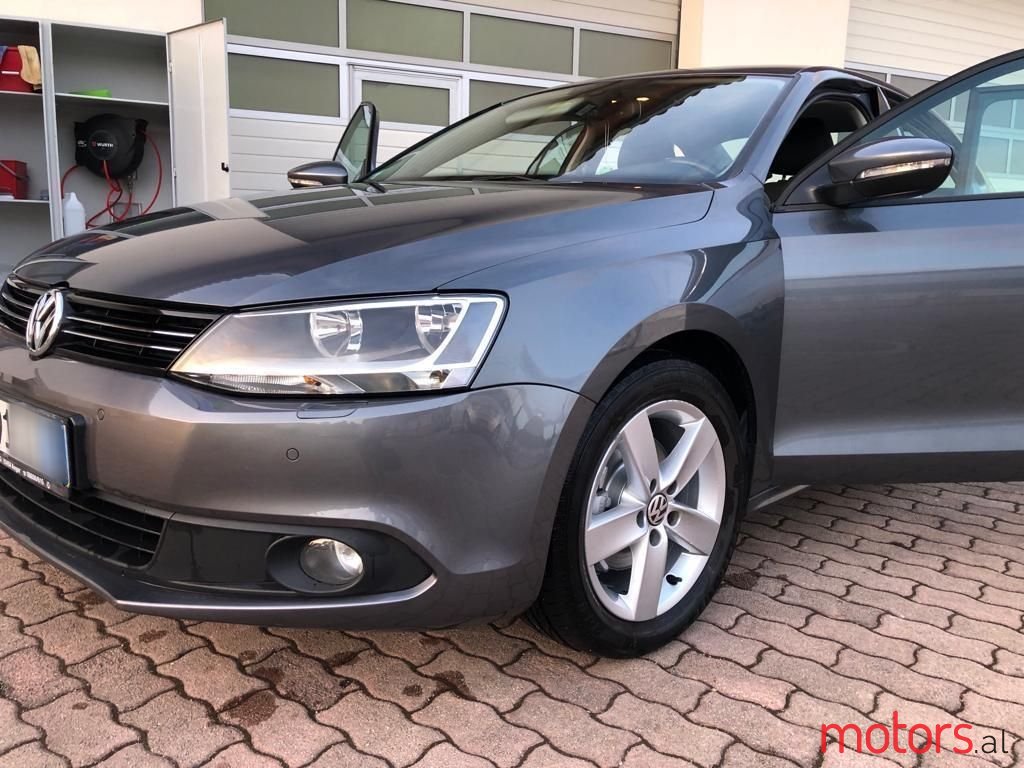 2011' Volkswagen Jetta photo #1