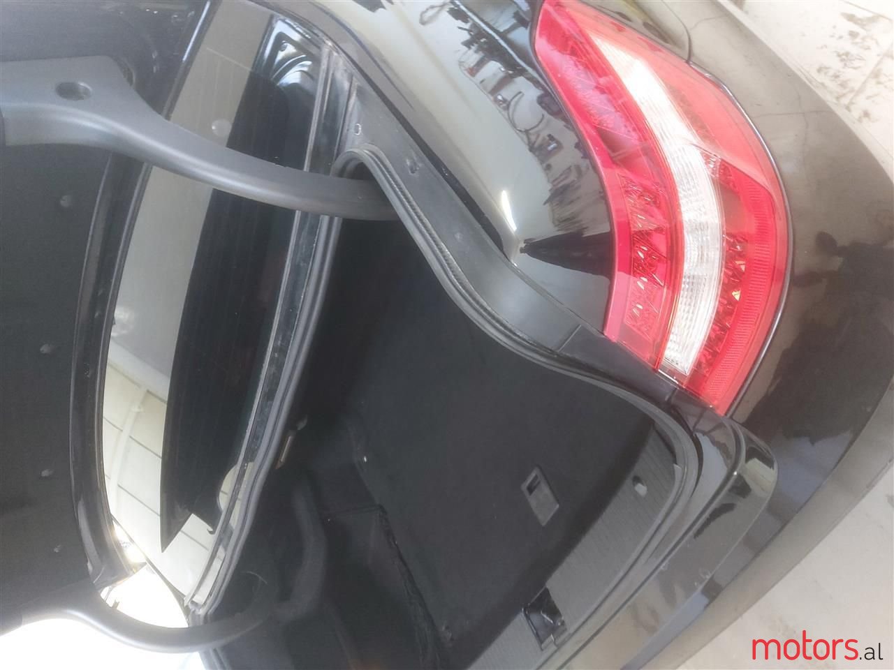 2012' Mercedes-Benz E 220 photo #4