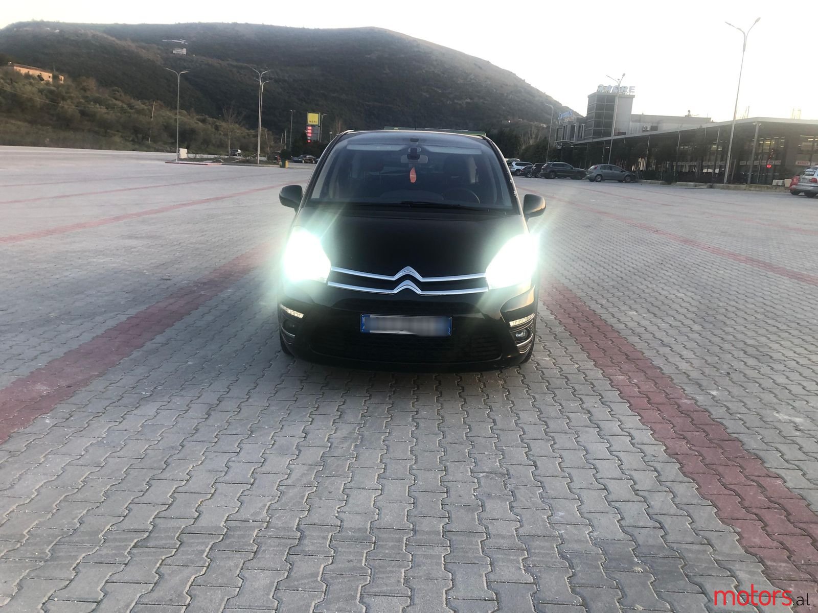 2011' Citroen C4 photo #5