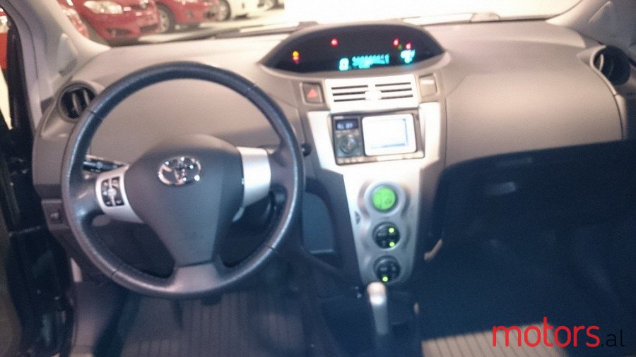 2005' Toyota Yaris photo #3