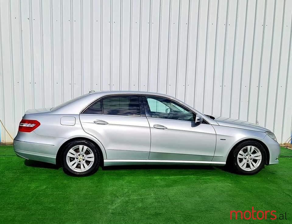 2009' Mercedes-Benz E 220 photo #1