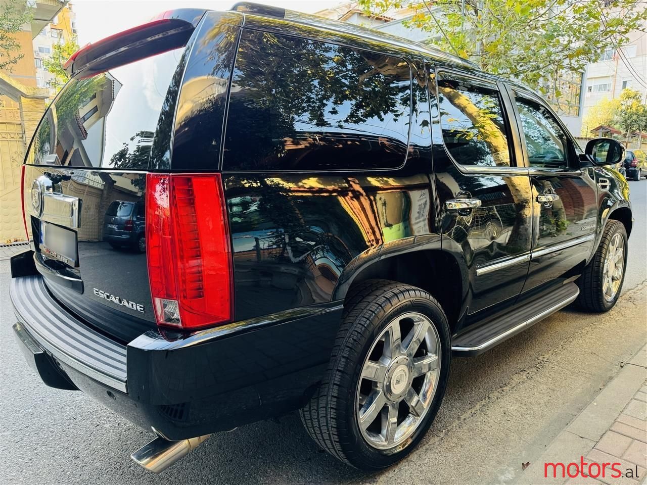 2011' Cadillac Escalade photo #3