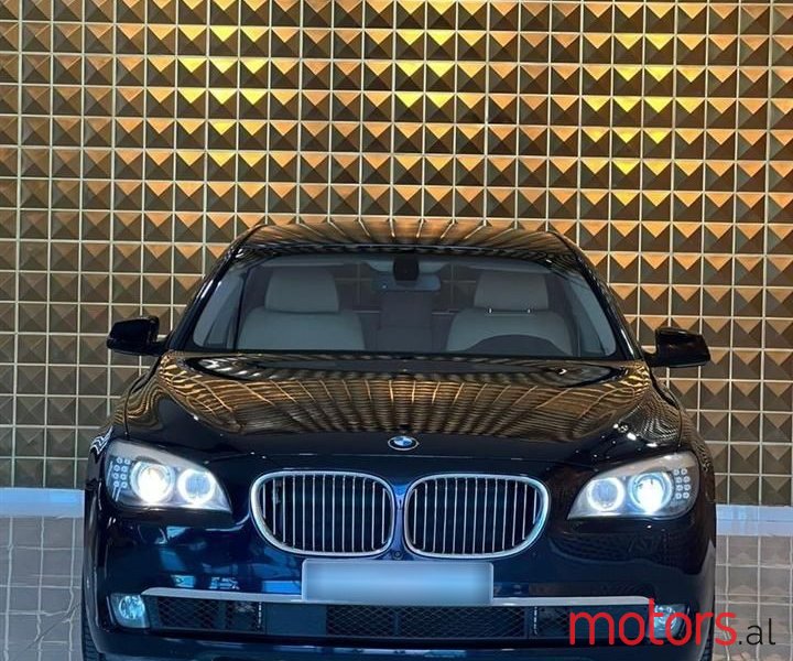 2013' BMW 740 photo #1