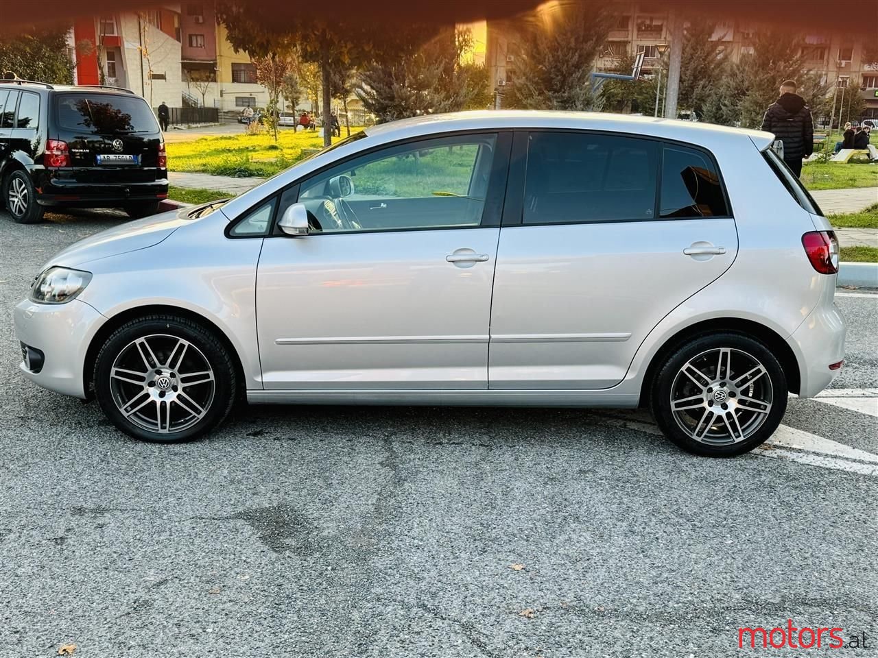 2011' Volkswagen Golf Plus photo #5
