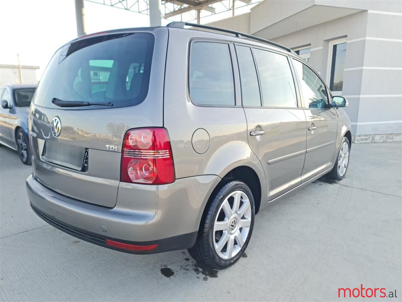 2007' Volkswagen Touran photo #3