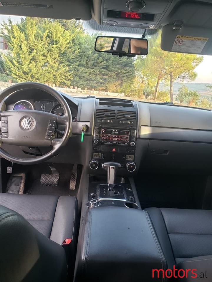 2010' Volkswagen Touareg photo #6