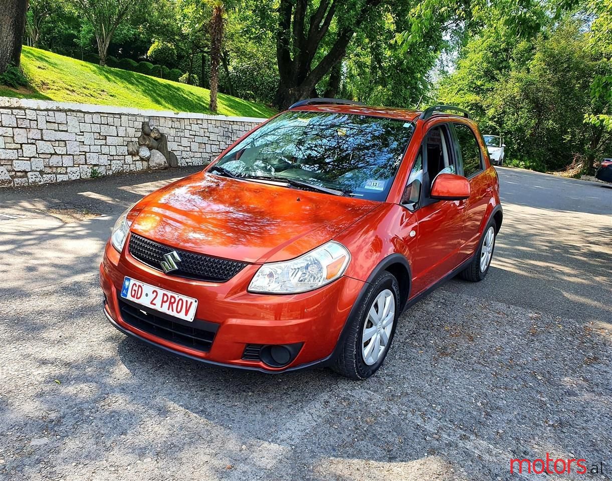 2010' Suzuki SX4 photo #1