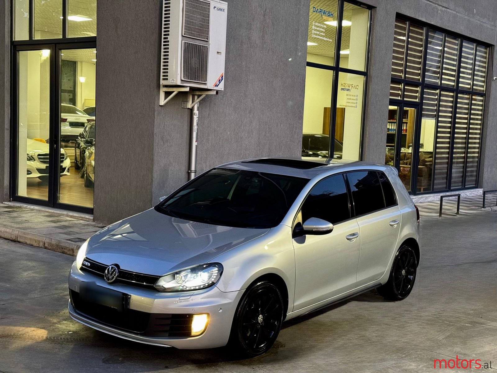 2010' Volkswagen Golf photo #2
