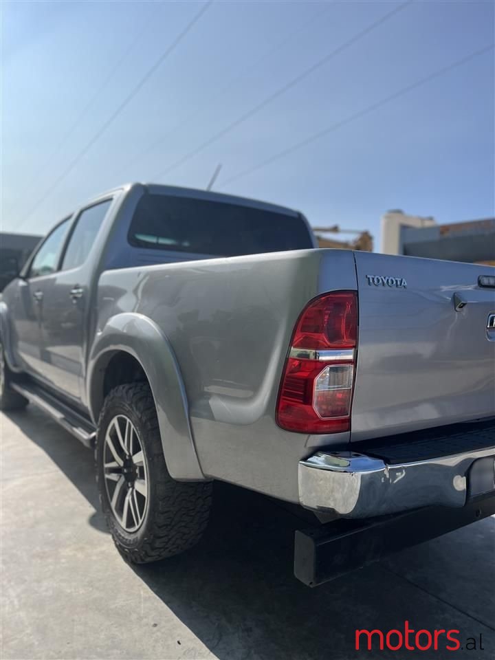2015' Toyota Hilux photo #5