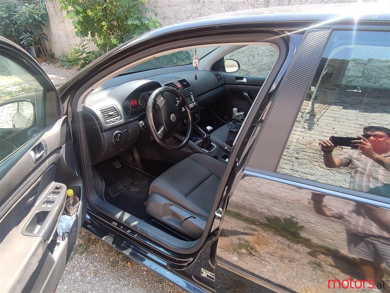 2008' Volkswagen Golf photo #5