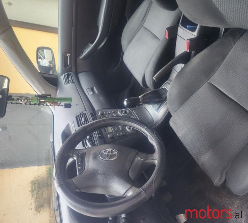 2005' Toyota Avensis photo #5