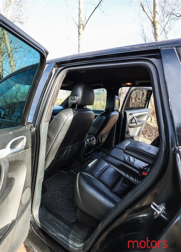 2004' Porsche Cayenne photo #6