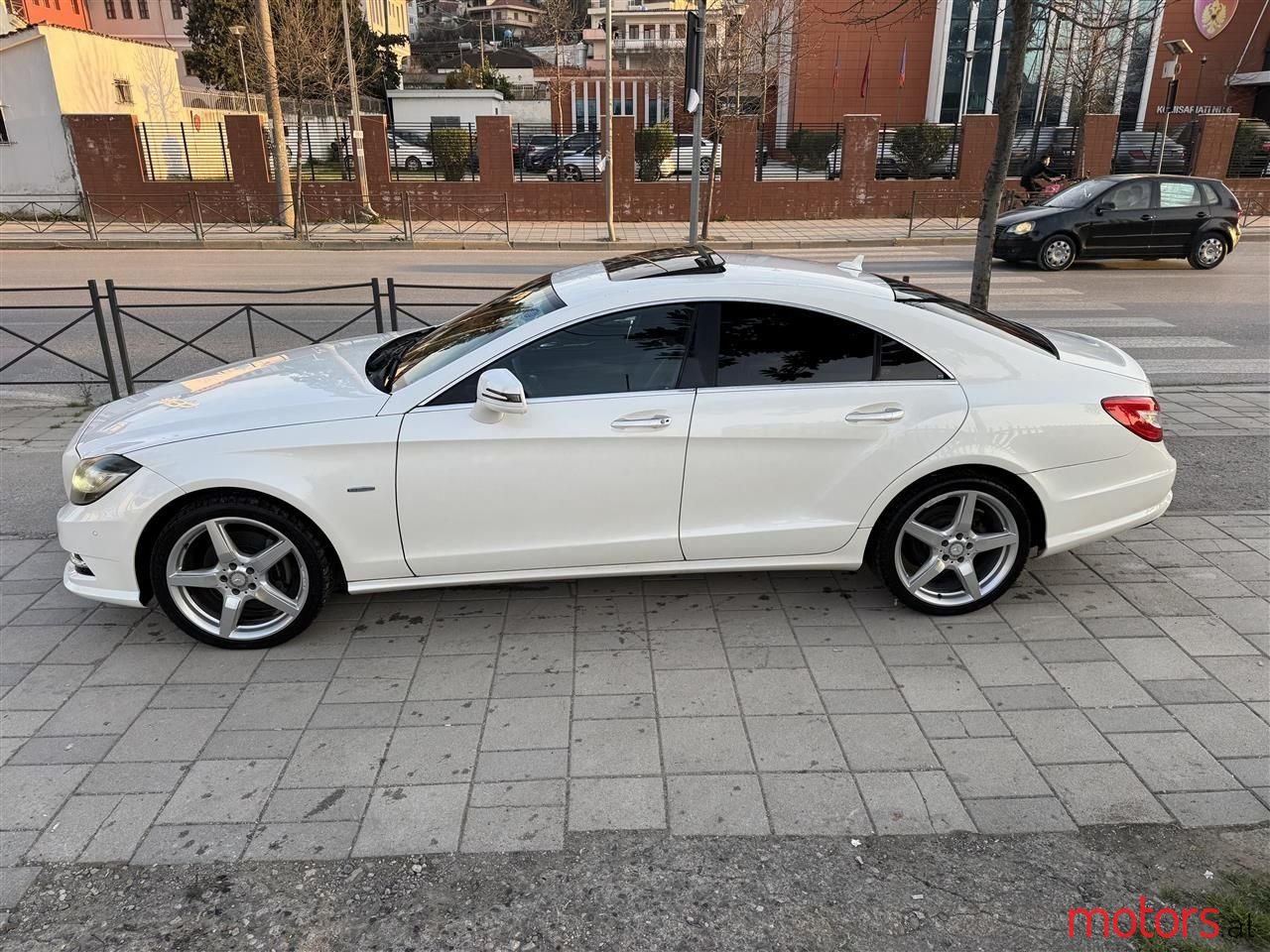 2011' Mercedes-Benz CLS 350 photo #3