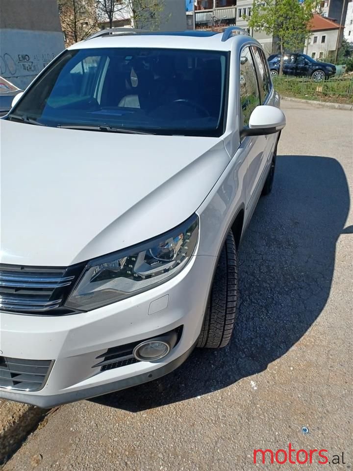 2012' Volkswagen Tiguan photo #6