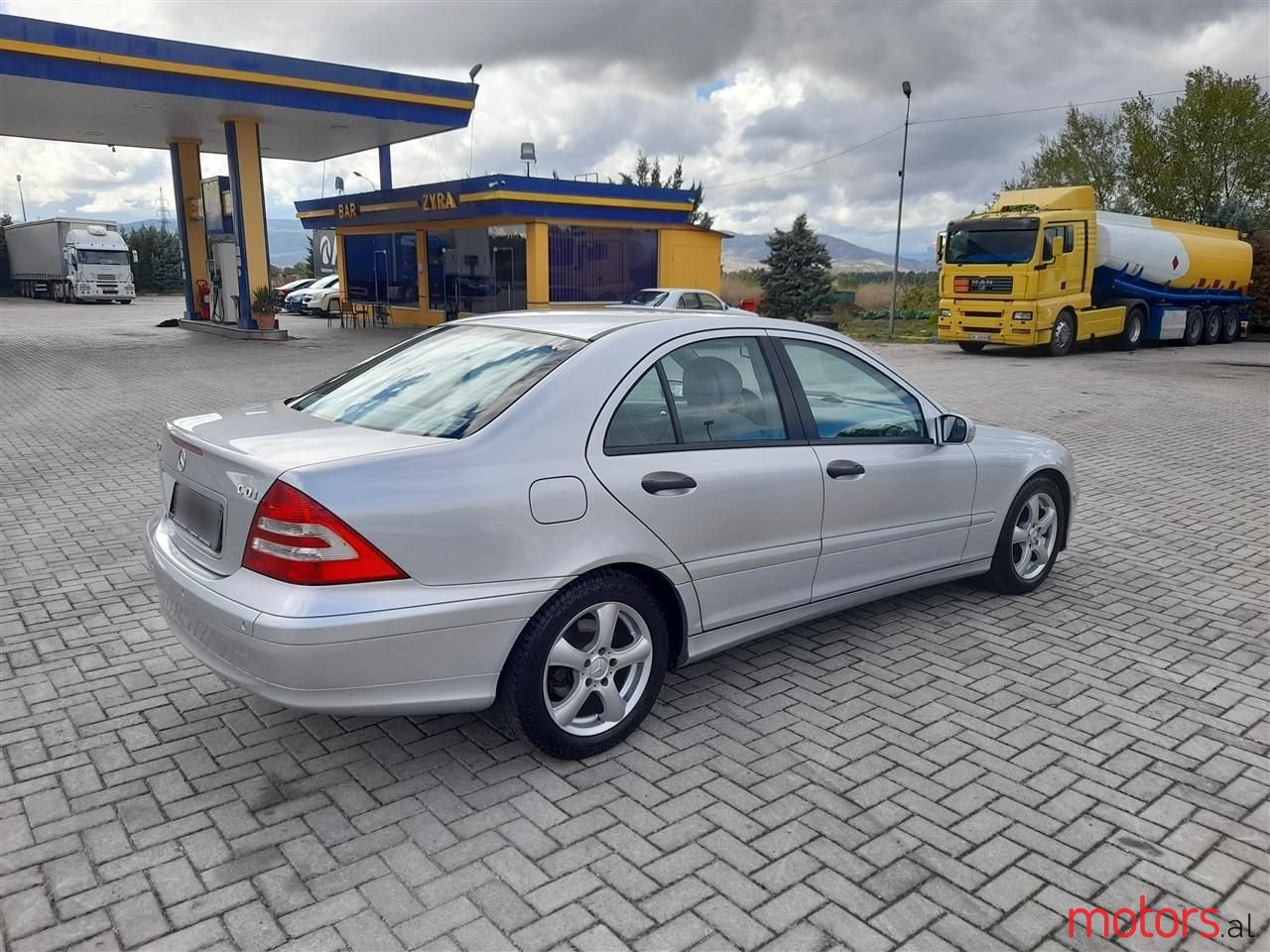 2005' Mercedes-Benz C 220 photo #3