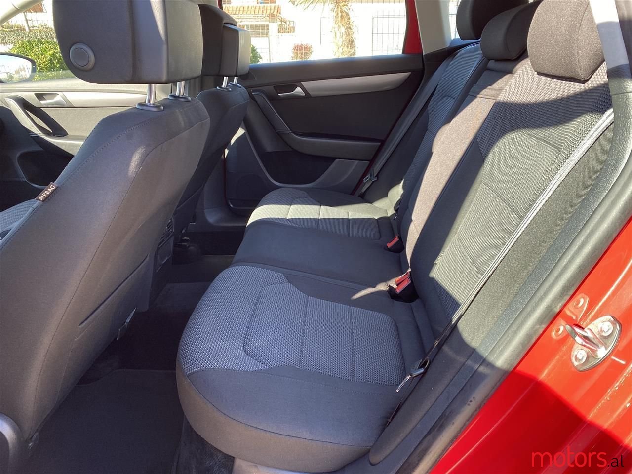 2014' Volkswagen Passat photo #3