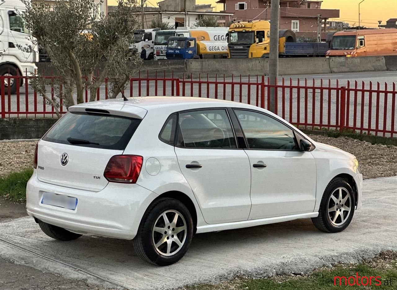 2011' Volkswagen Polo photo #5