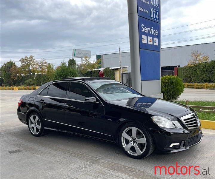 2011' Mercedes-Benz E 350 photo #2