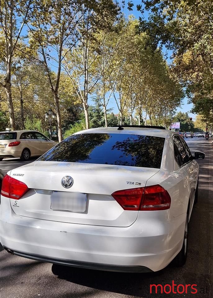 2013' Volkswagen Passat photo #5