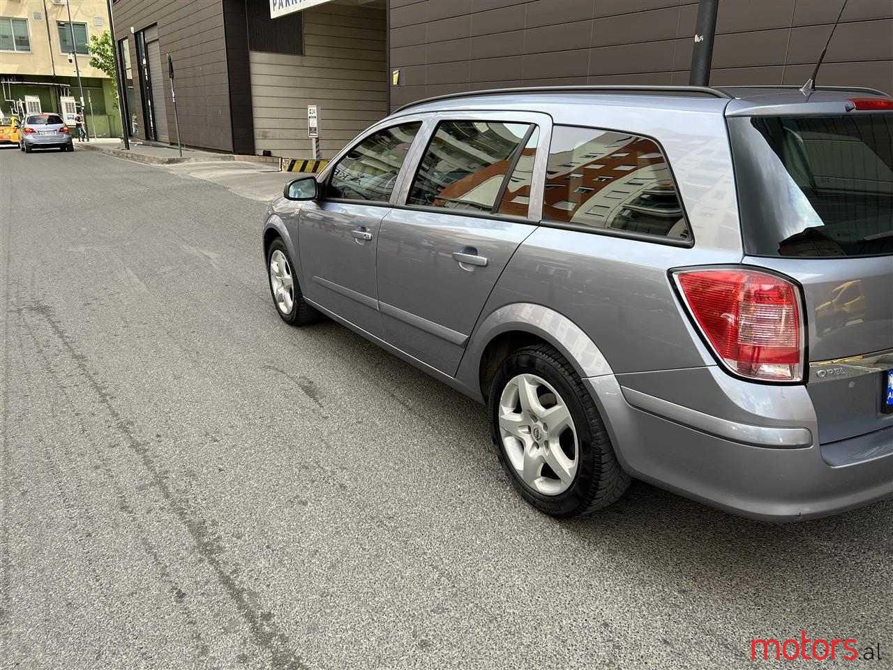 2008' Opel Astra photo #2