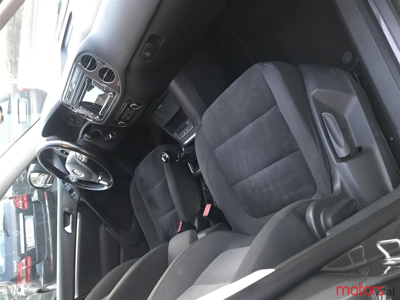 2012' Volkswagen Tiguan photo #5