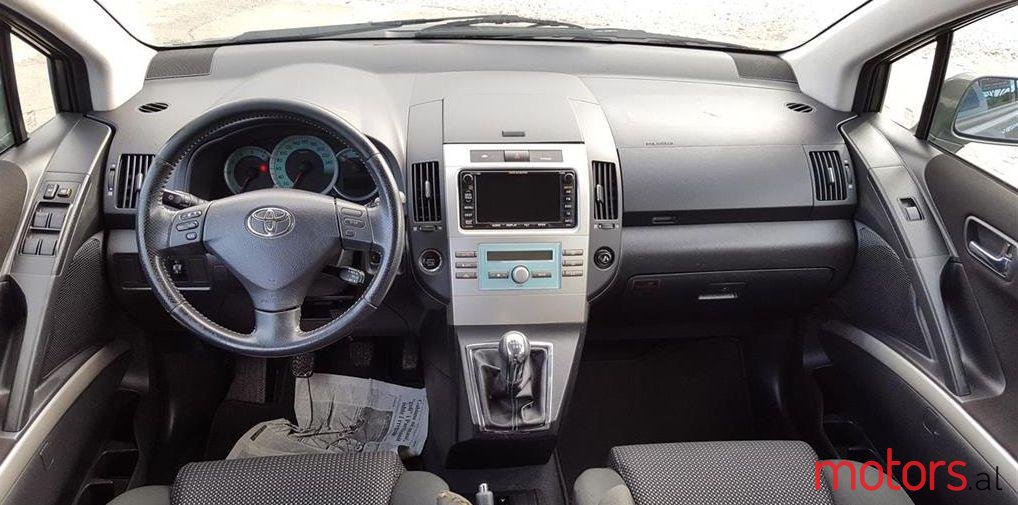 2006' Toyota Corolla Verso photo #5