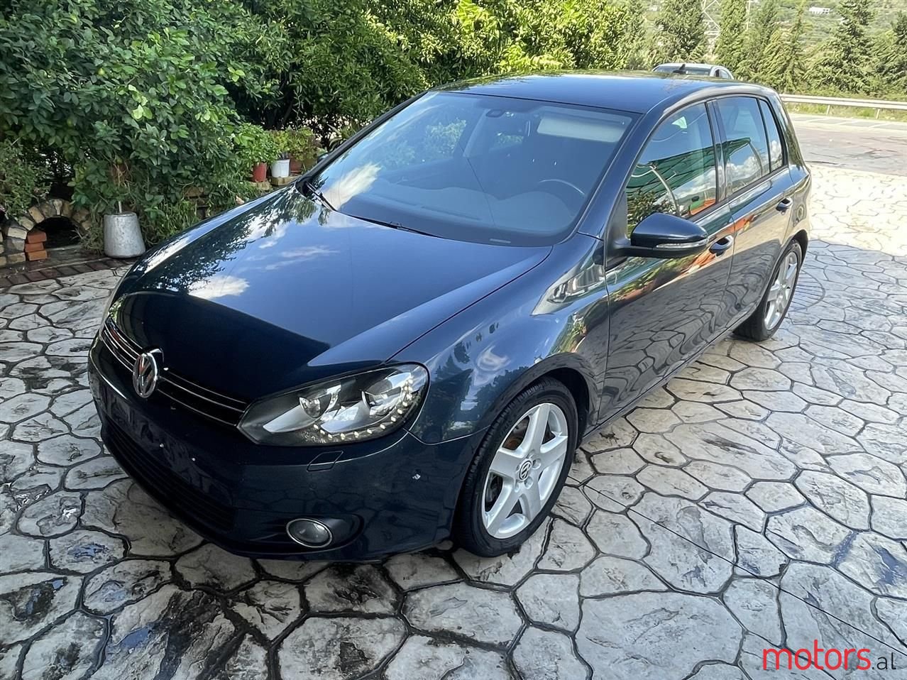 2011' Volkswagen Golf photo #1