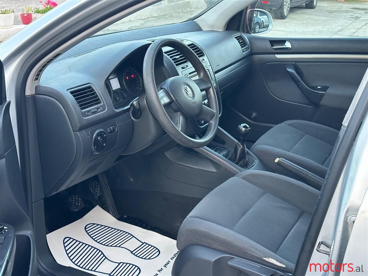 2005' Volkswagen Golf photo #4