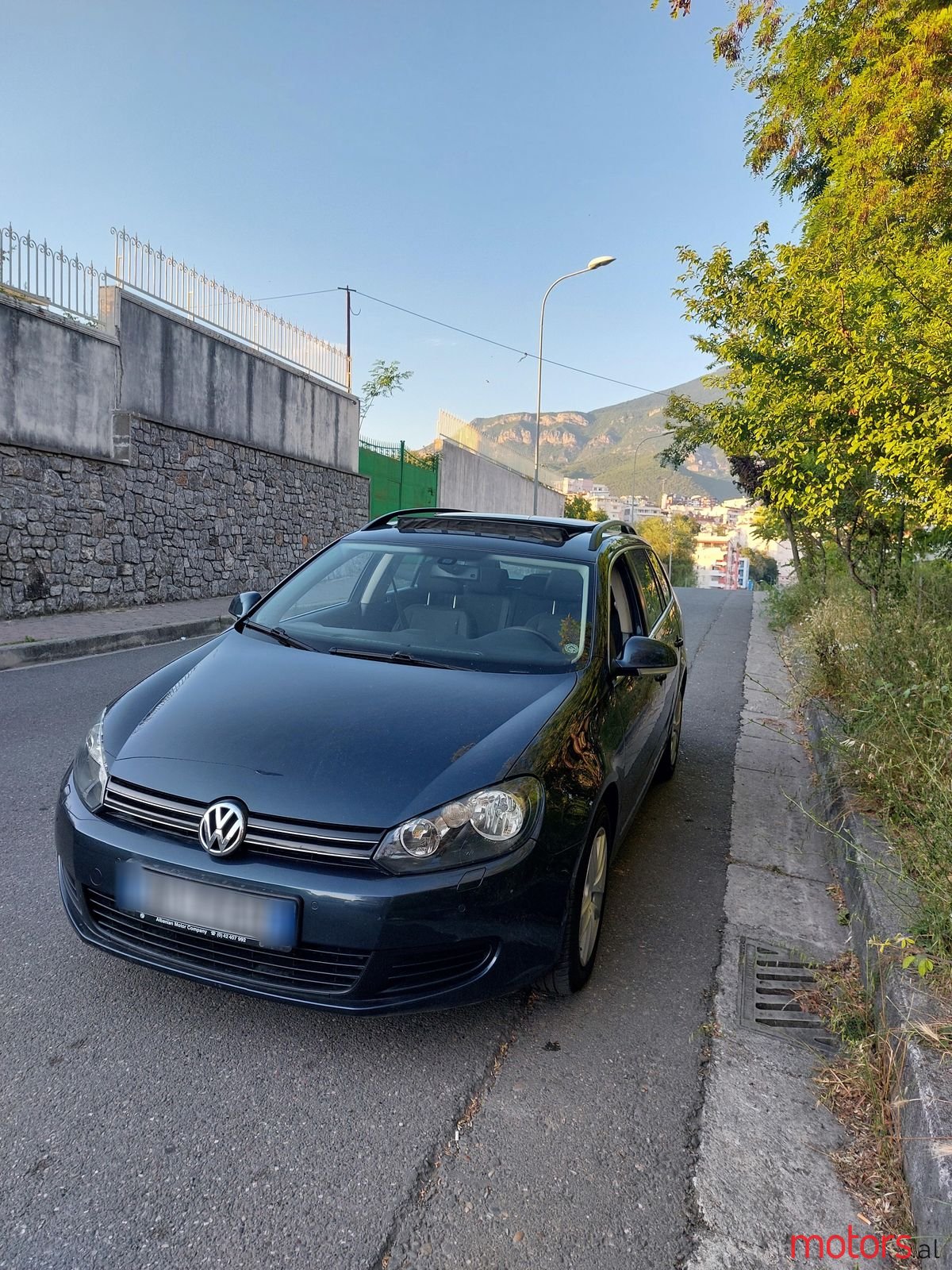 2010' Volkswagen Golf photo #1