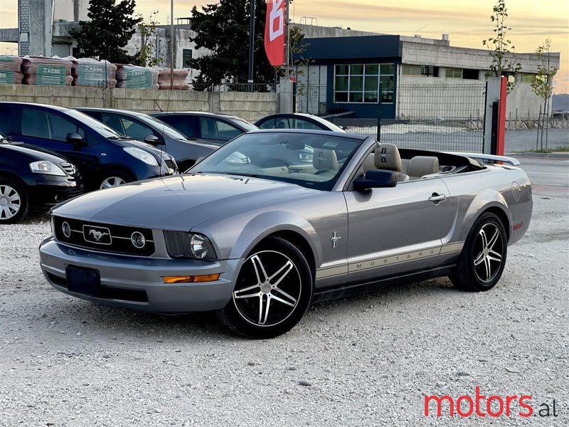 2006' Ford Mustang photo #1