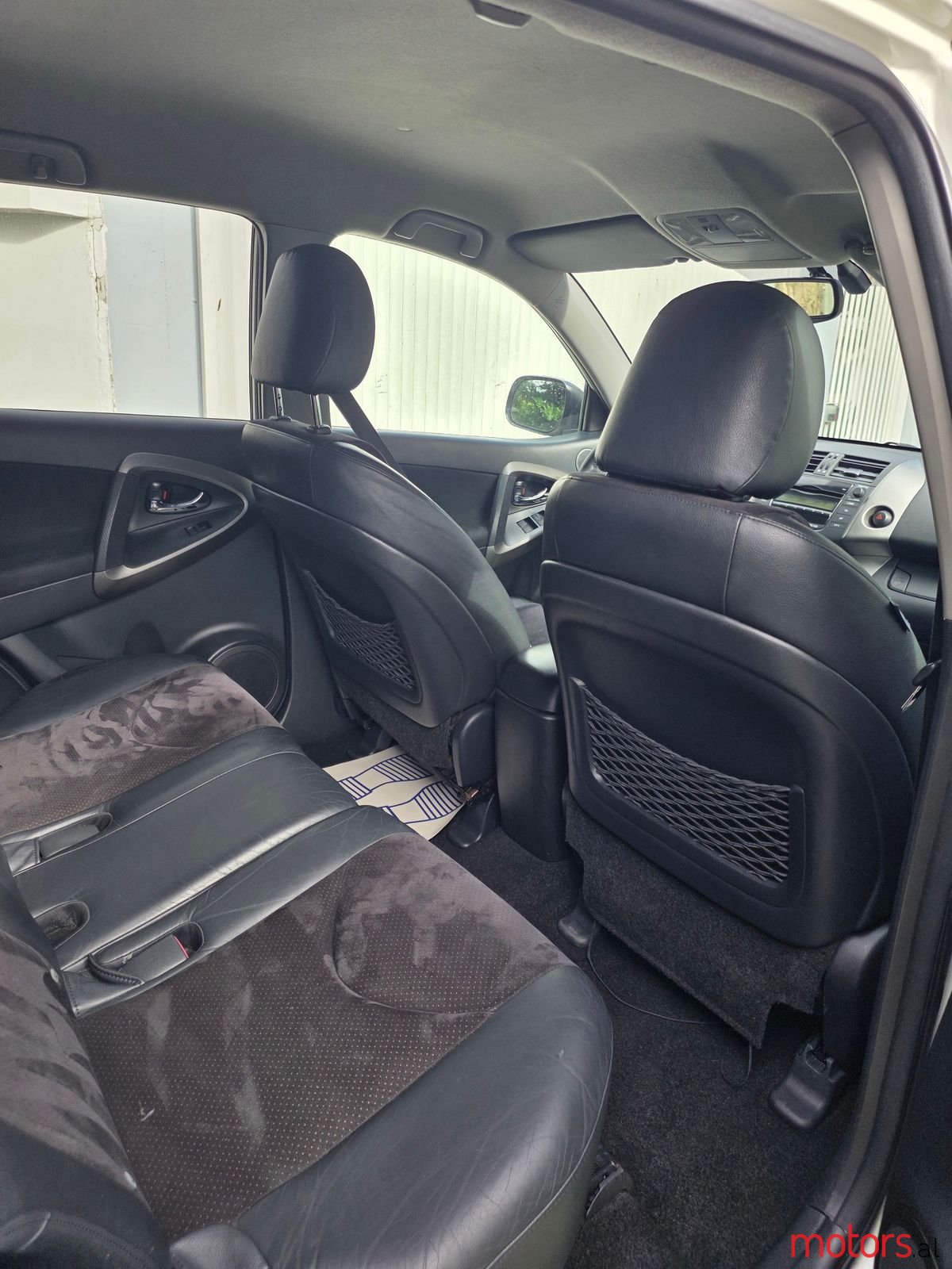 2011' Toyota RAV4 photo #2