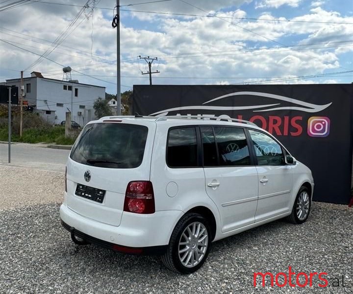 2008' Volkswagen Touran photo #4