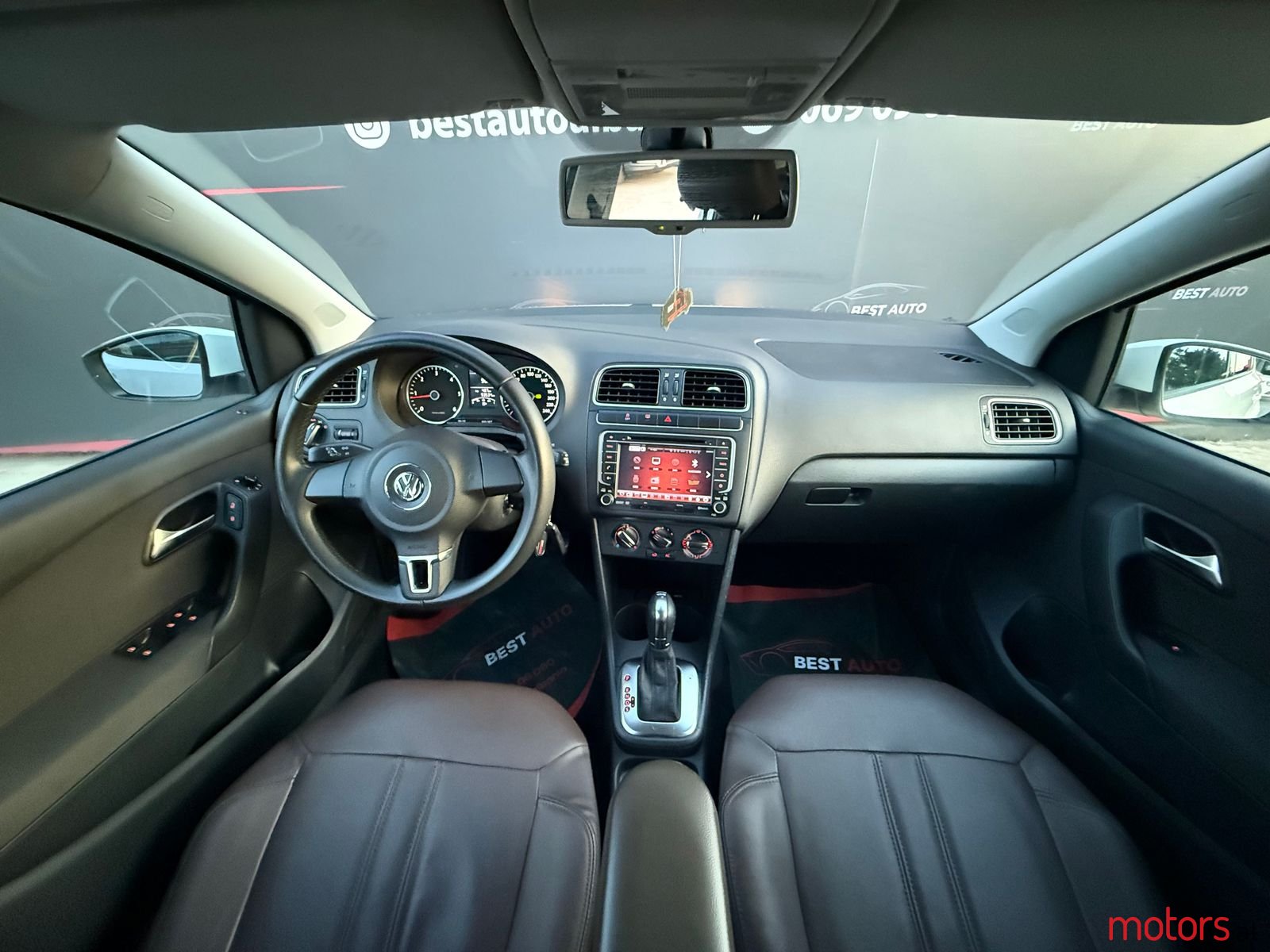 2014' Volkswagen Polo photo #3