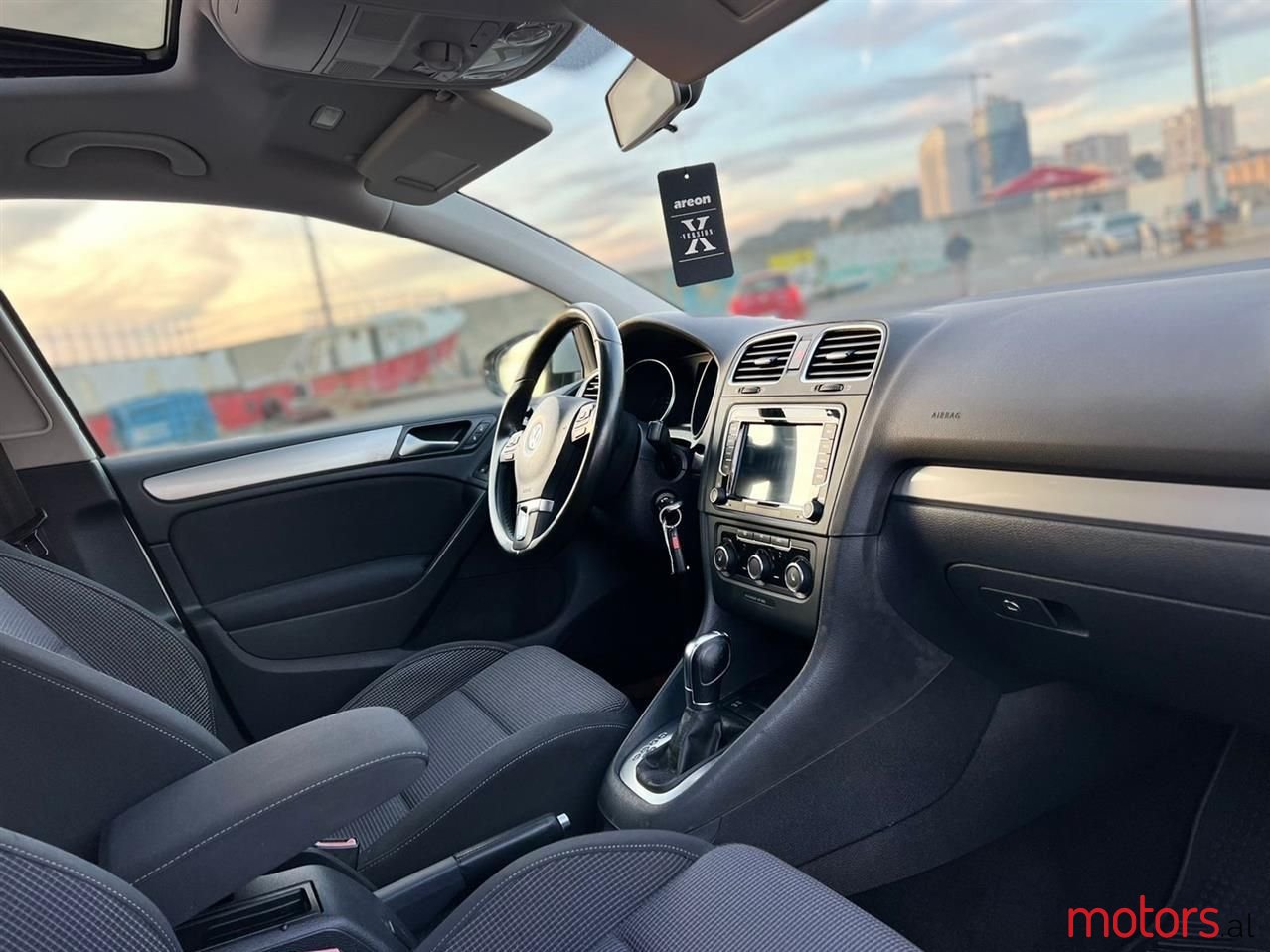 2012' Volkswagen Golf photo #6